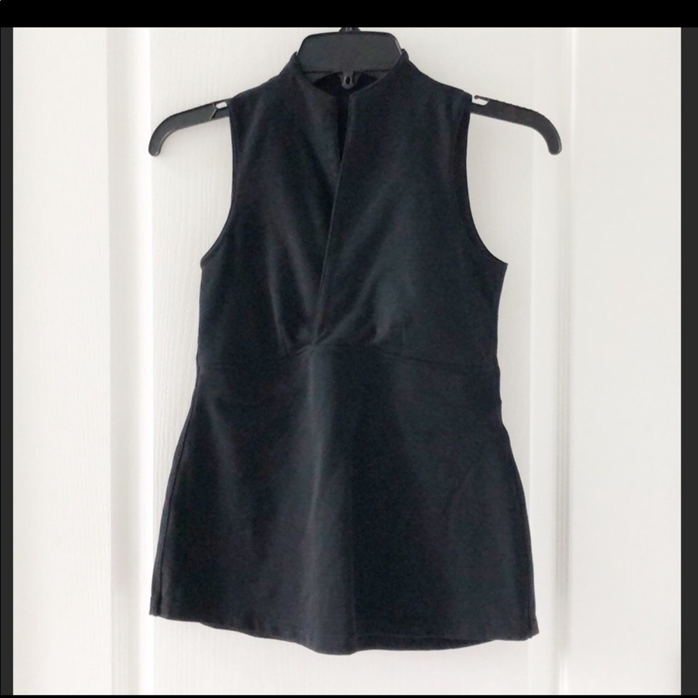 Lululemon black sleeveless crossover v-neck top